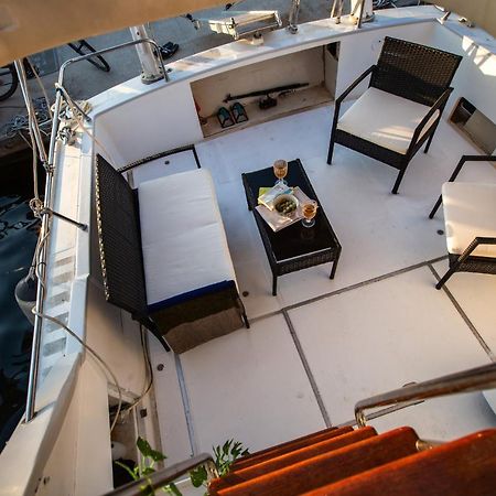 Magno II Boat Hotel Sant Adria de Besos Ngoại thất bức ảnh