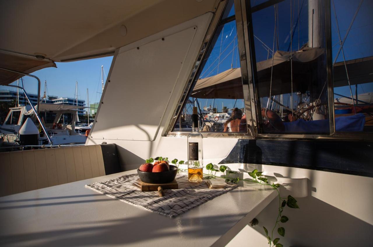 Magno II Boat Hotel Sant Adria de Besos Ngoại thất bức ảnh