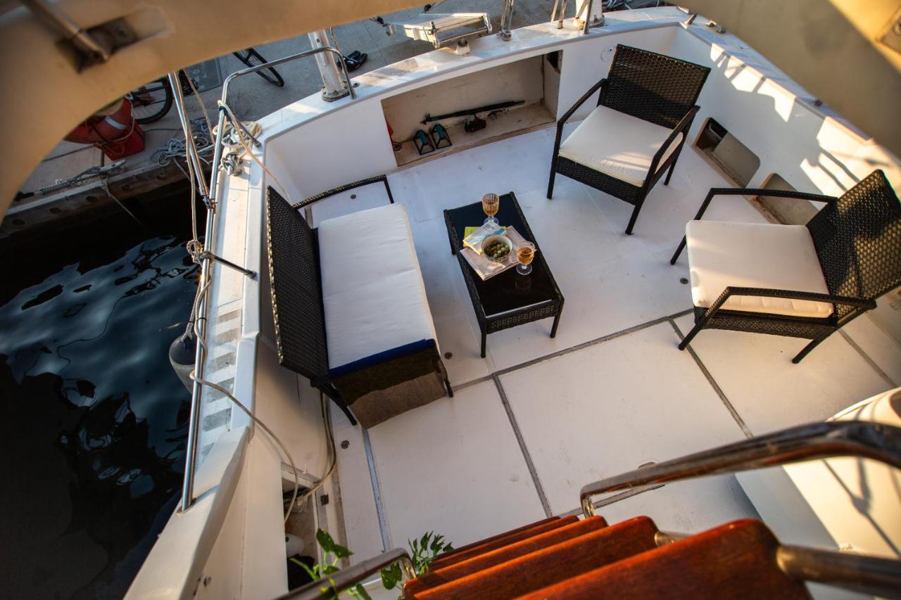 Magno II Boat Hotel Sant Adria de Besos Ngoại thất bức ảnh