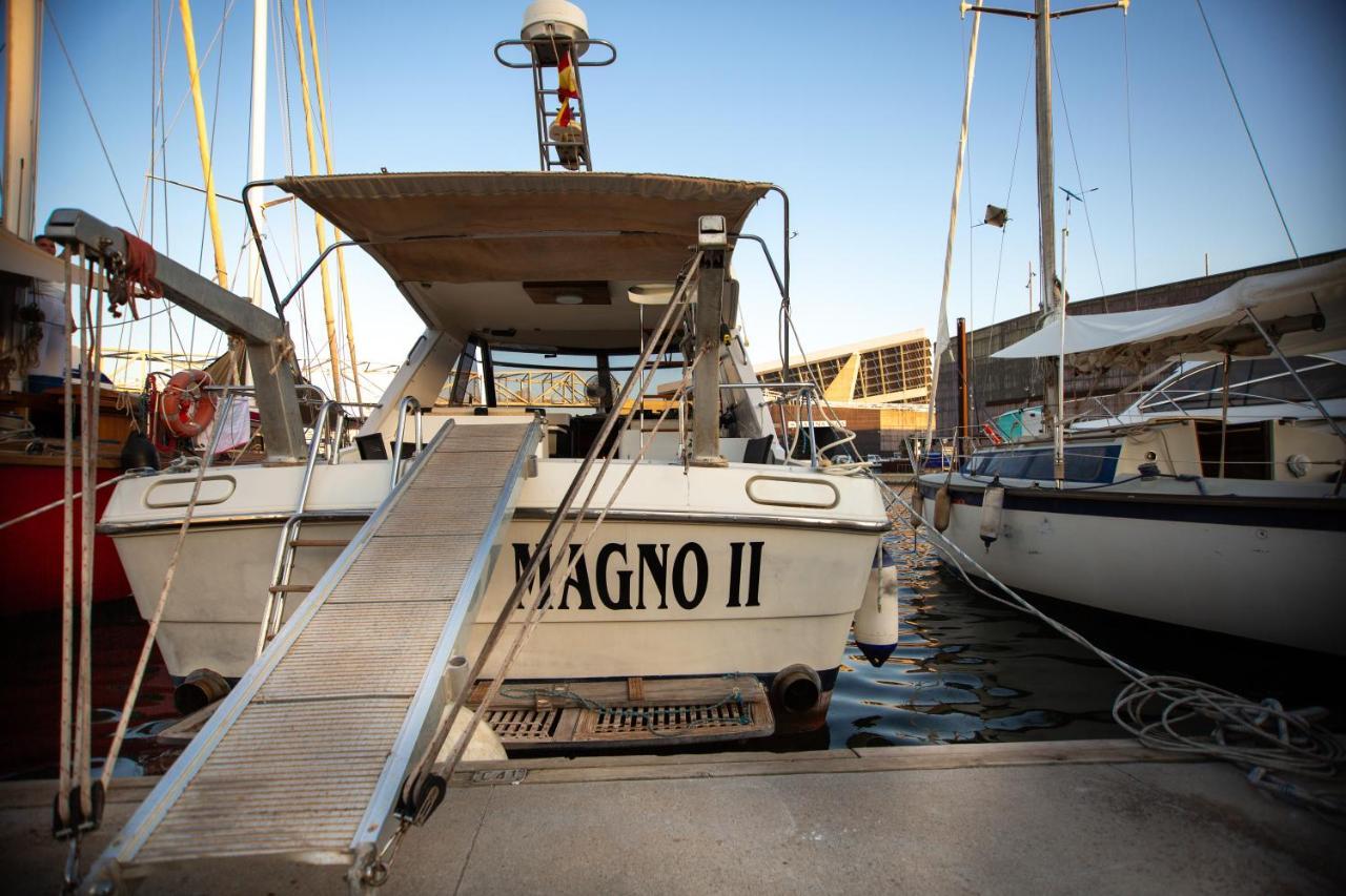 Magno II Boat Hotel Sant Adria de Besos Ngoại thất bức ảnh
