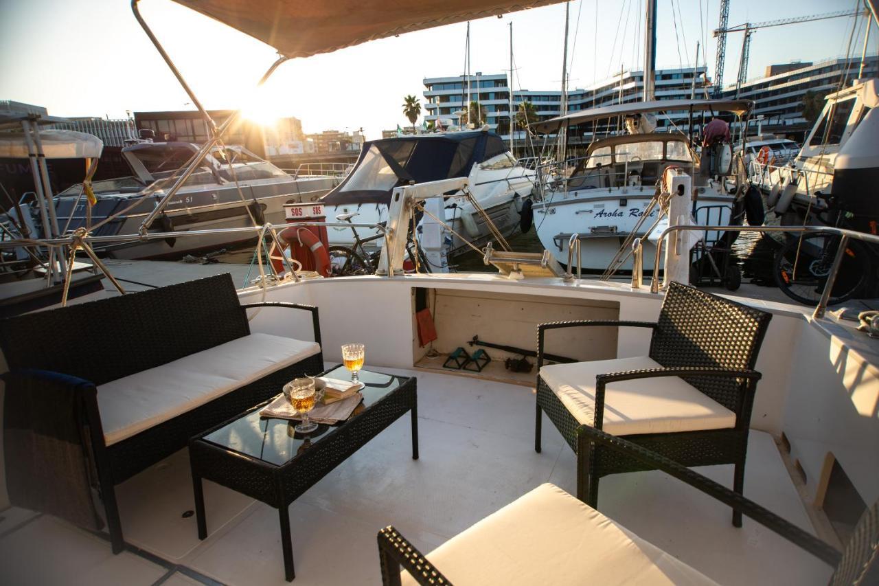 Magno II Boat Hotel Sant Adria de Besos Ngoại thất bức ảnh