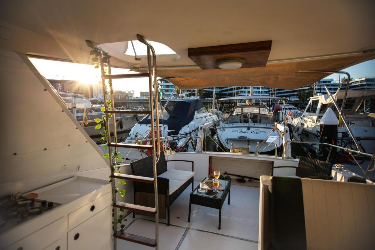 Magno II Boat Hotel Sant Adria de Besos Ngoại thất bức ảnh