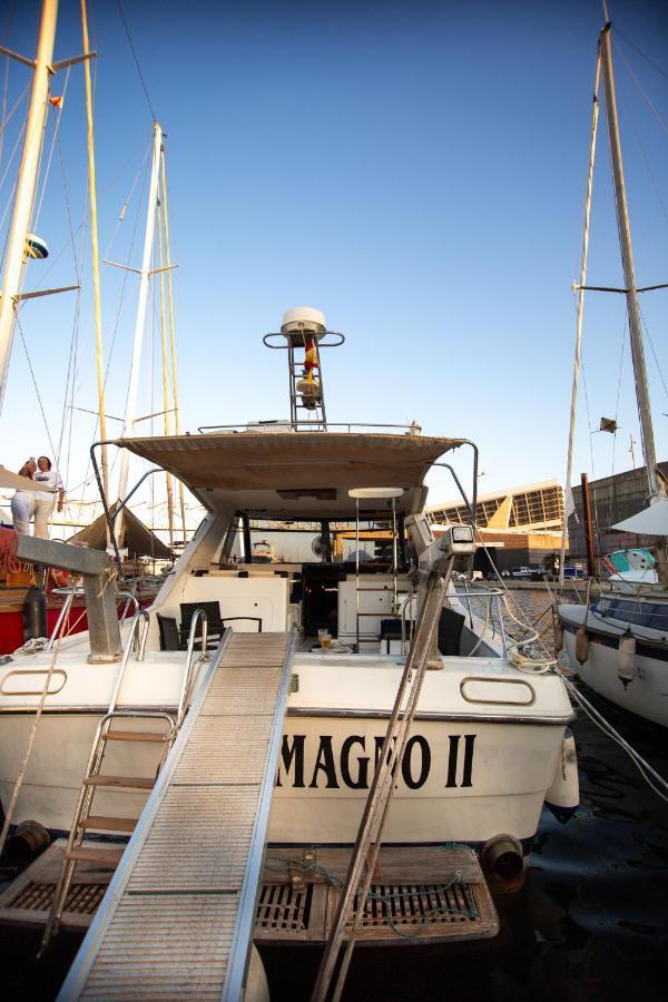 Magno II Boat Hotel Sant Adria de Besos Ngoại thất bức ảnh