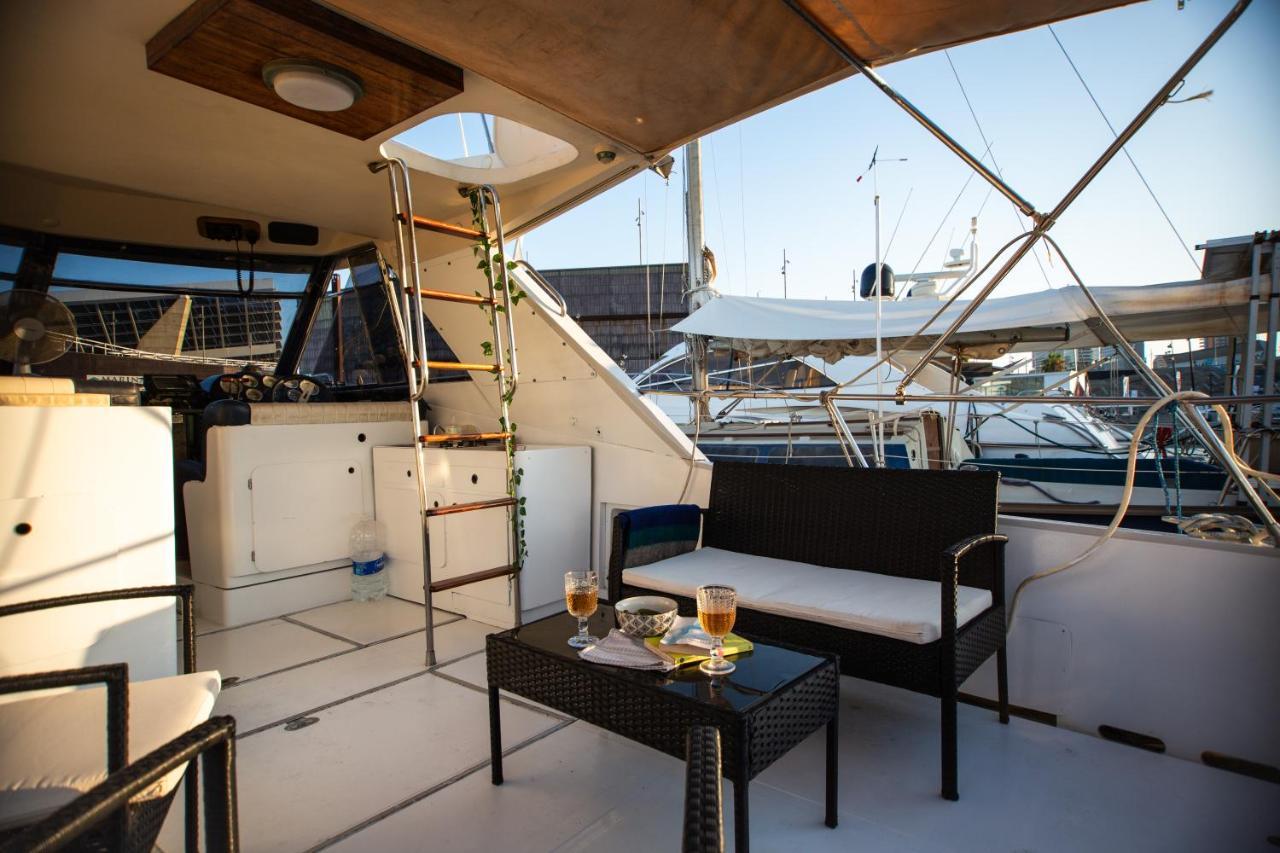 Magno II Boat Hotel Sant Adria de Besos Ngoại thất bức ảnh